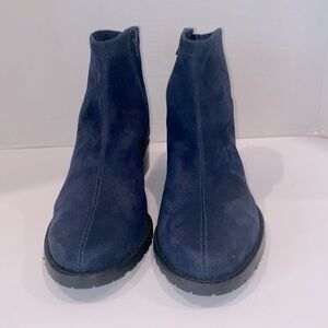 RON WHITE Ginette Block Heel Suede Leather Bootie In French Navy Size US-9 EU-40